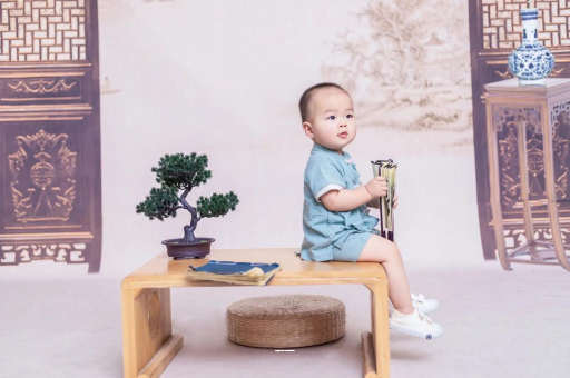 沛县宝宝眼睛肿是什么原因